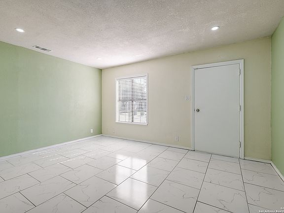 2nd image of 185 W Dickson Ave