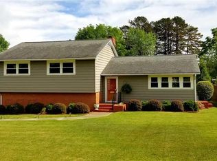 9 Primrose Ln, Greenville, SC 29607