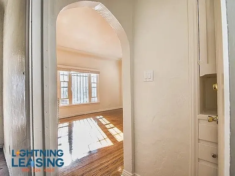 367 N Curson Ave #7 — Photo 9