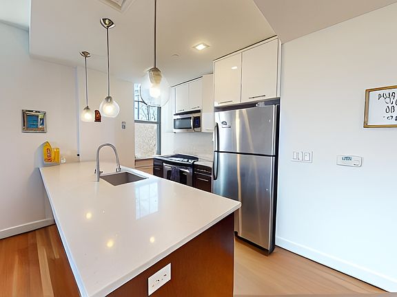 3rd image of 123 Parkside Ave APT 4S