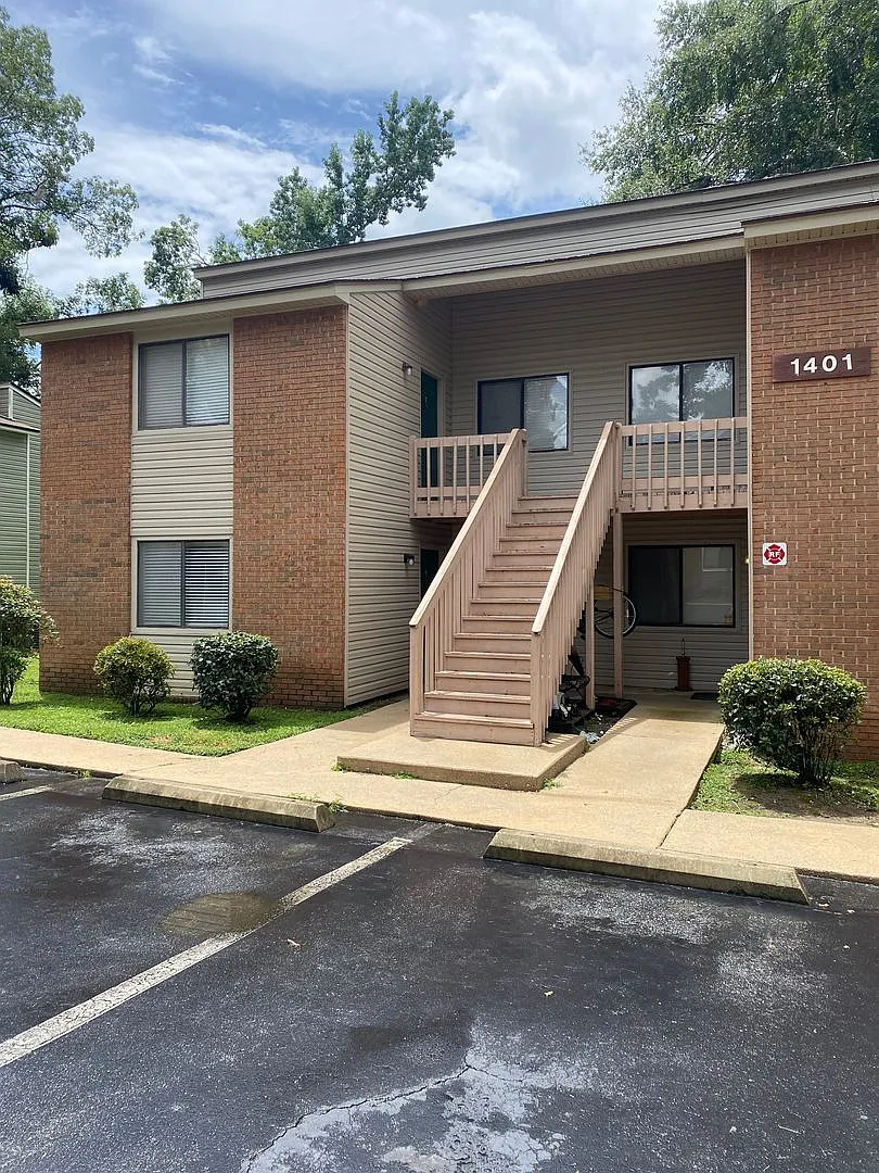 Downstairs unit in Willow Bend avail NOW! — Photo 2