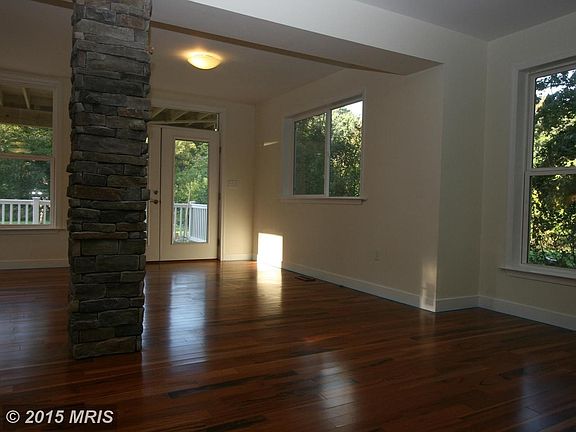 Stone Pillar & Hardwood in Dining area