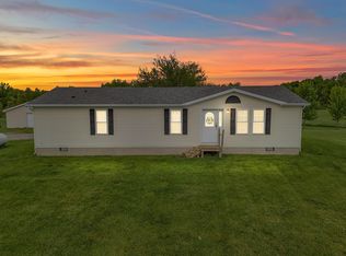 10060 Pioneer Rd, Hillsdale, MI 49242