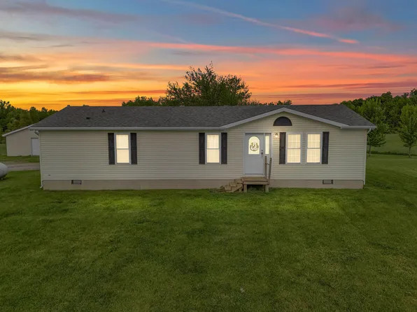 10060 Pioneer Rd, Hillsdale, MI 49242