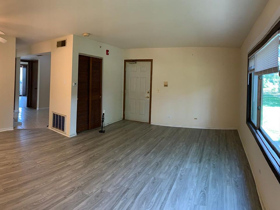 1st image of 344 Grove Ave #105