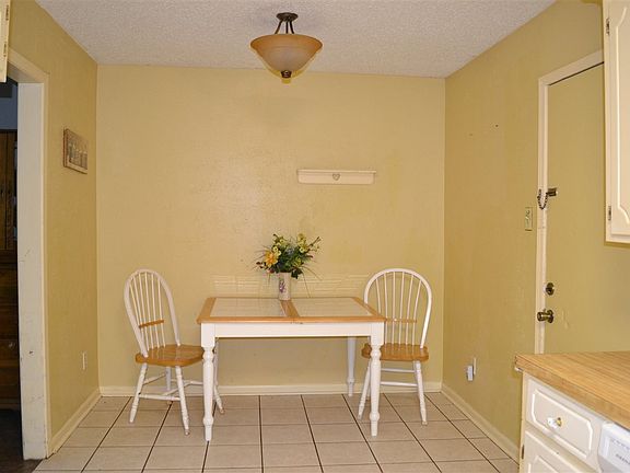3rd image of 1222 America Dr