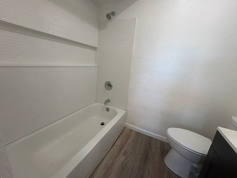 College Park Townhouses — Photo 8