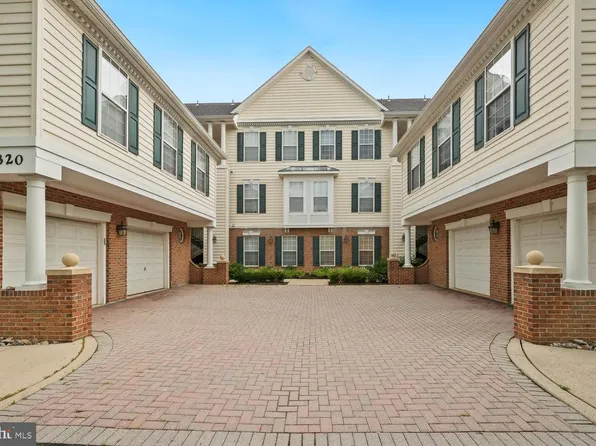 25320 Lake Mist Sq Unit 201, Chantilly, VA 20152