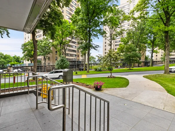 1 Fordham Hill Oval image 41 of 43