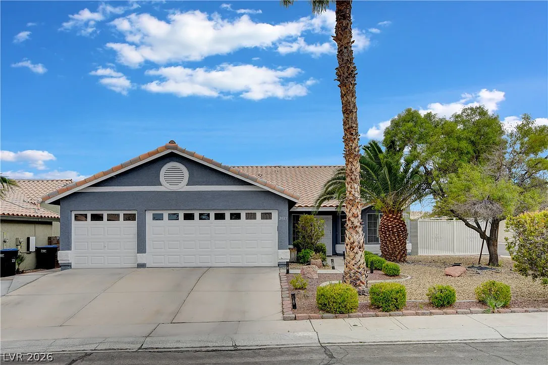 4 bed, 2.5 bath, 1977 sqft, $2,300 — Photo 1