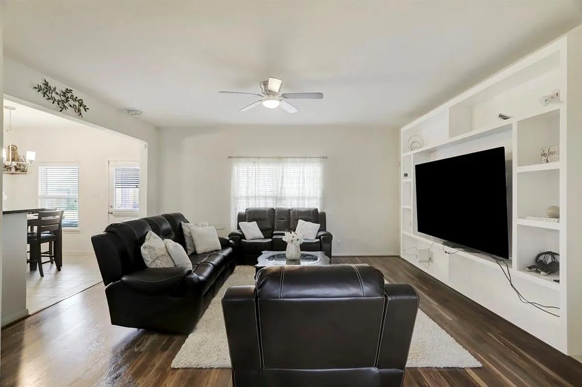 Building Photo - 20810 Mount Bauer Dr