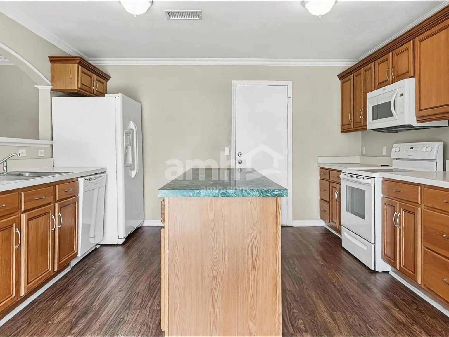 4 bed, 2.5 bath, 1891 sqft, $2,135 — Photo 3