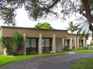 10450 SW 50th Pl, Cooper City, FL 33328