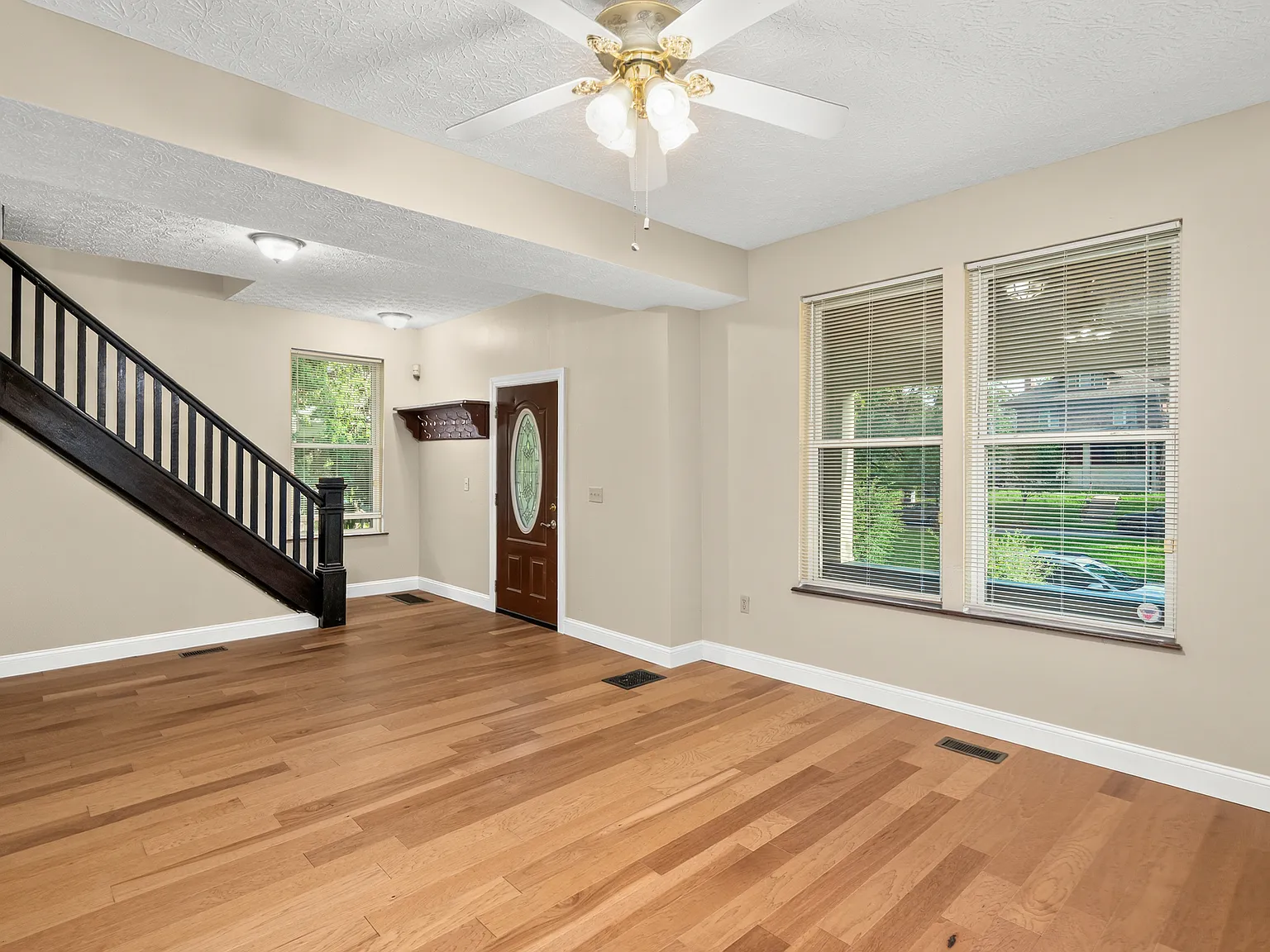 5 bed, 1588 sqft, $3,000 — Photo 2