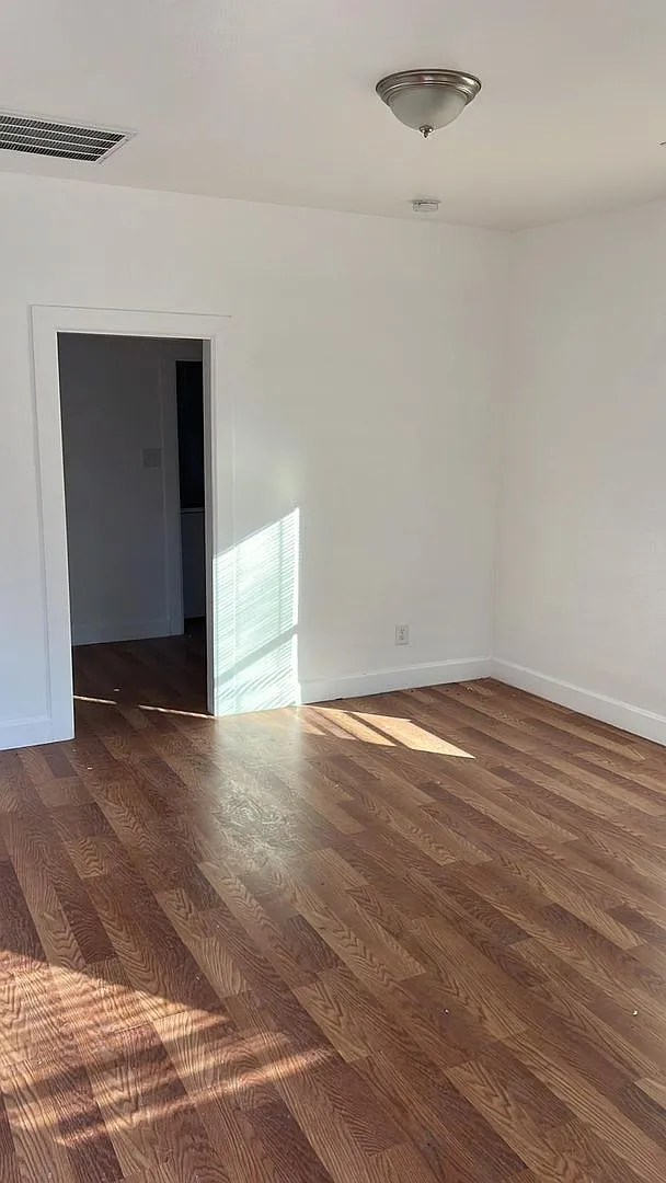 2825 Victoria St — Photo 3