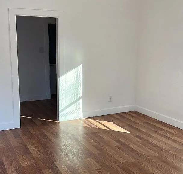 2825 Victoria St — Photo 3