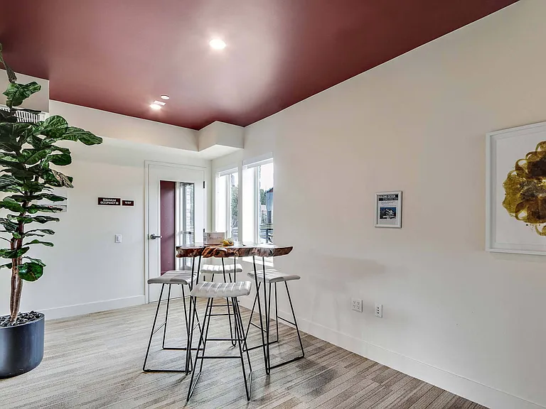 The Metropolitan at Larchmont Village — Photo 26