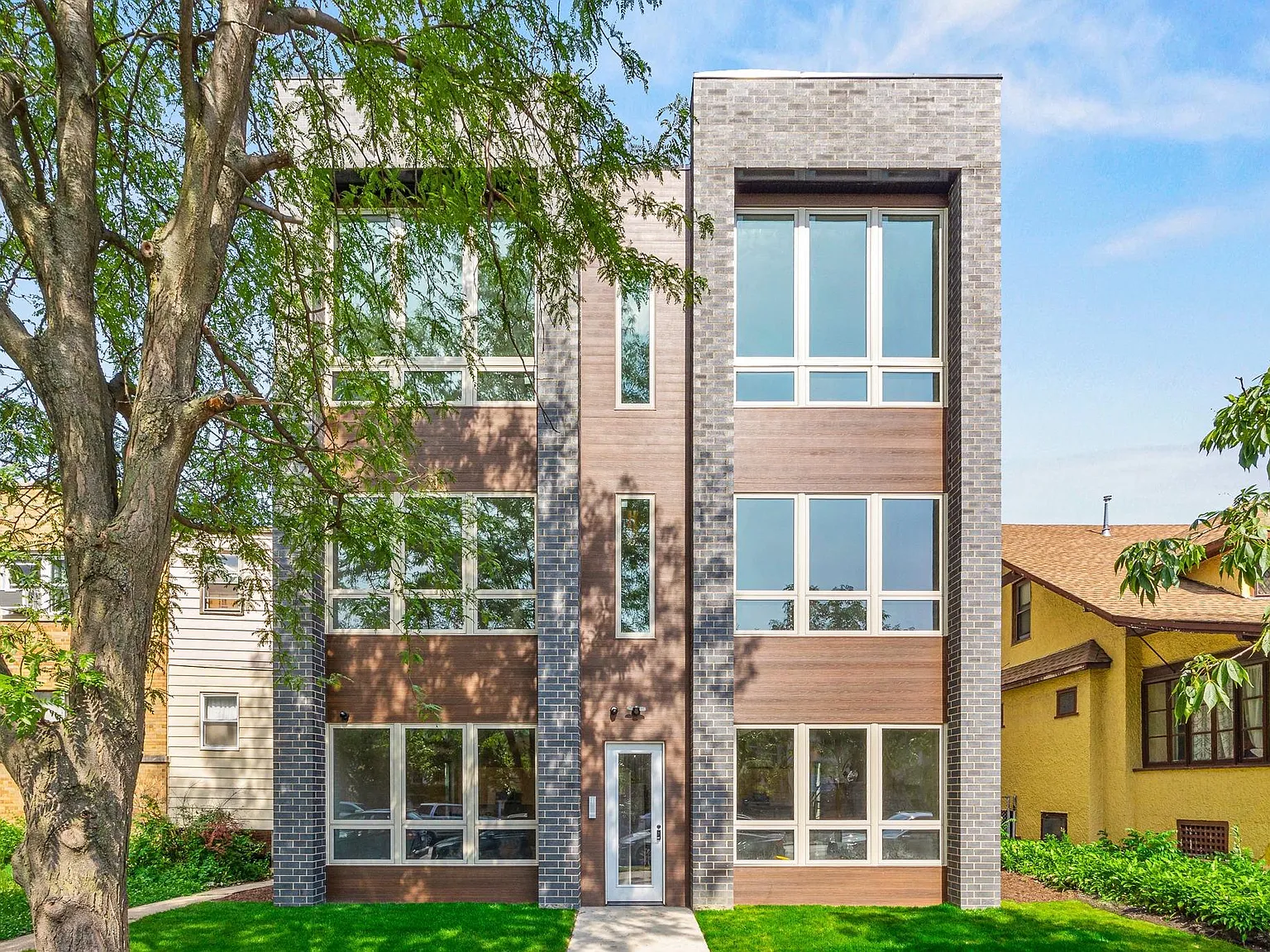 4931 N Kimball Ave — Photo 1