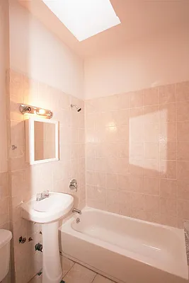 Rented by R New York | media 16