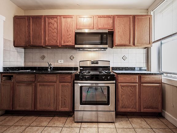 3rd image of 5642-5644 S Calumet Ave #5644-2S