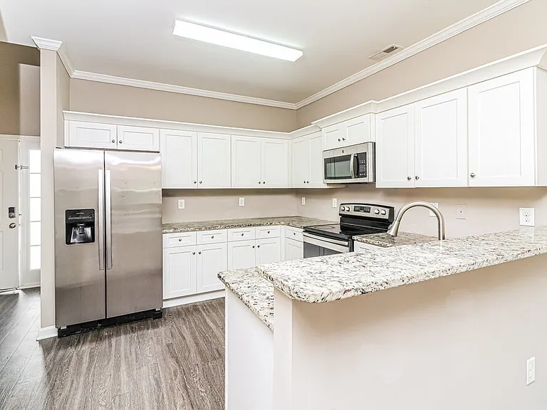 542 Fieldcrest Dr — Photo 12