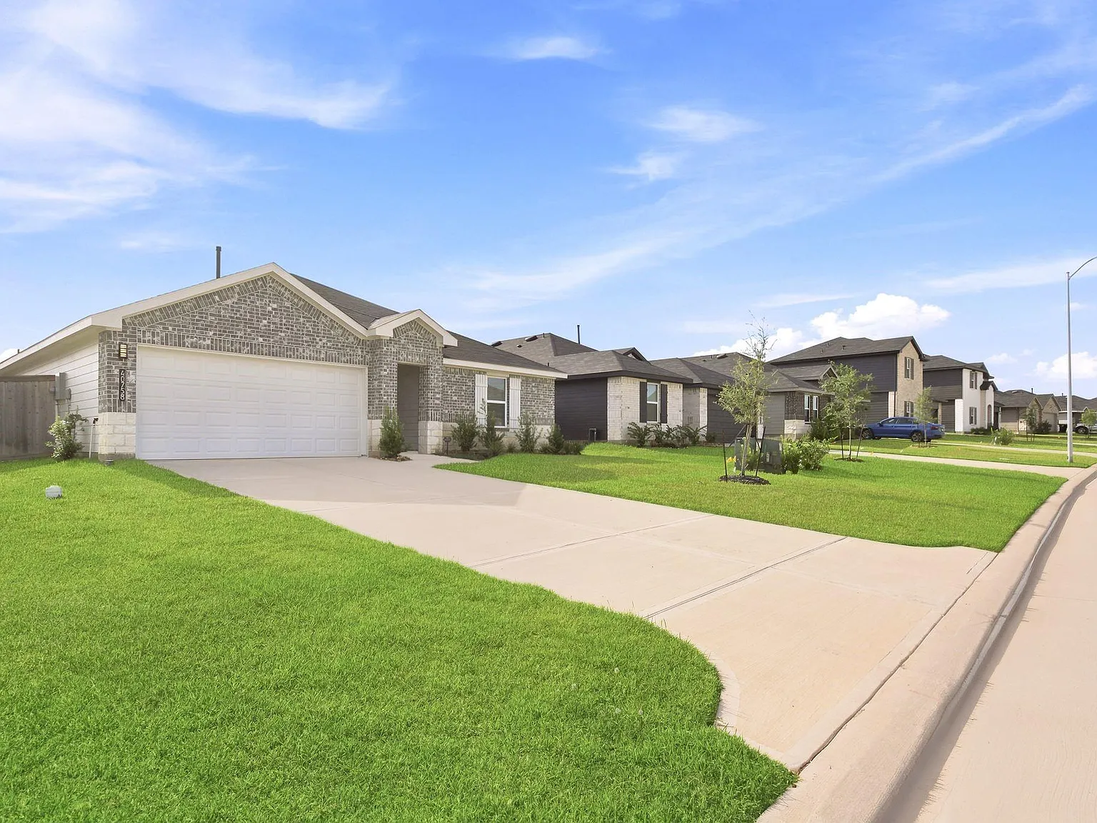 3 bed, 2.0 bath, 1427 sqft, $1,795 — Photo 3
