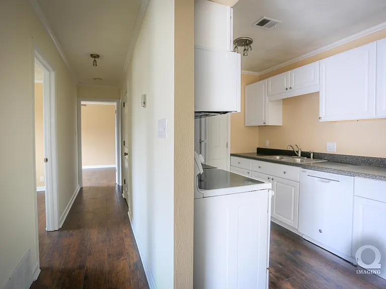 909 Montgomery St #3 — Photo 9