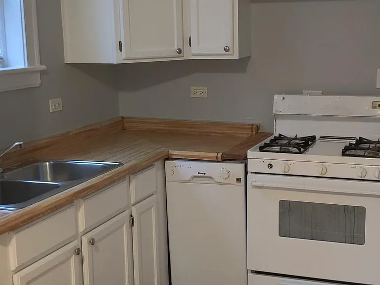 5623 W George St #1 — Photo 2