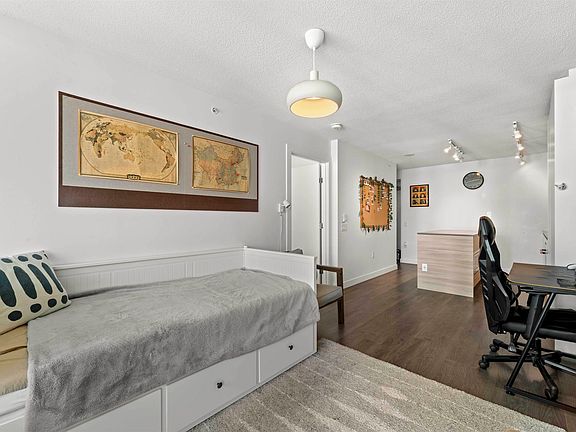 5th image of 988 Quayside Dr #1906