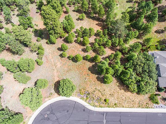 3rd image of 975 N Lone Oak Way