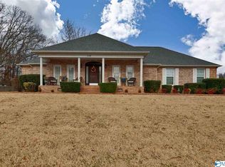 125 Navaho Trl, Huntsville, AL 35806