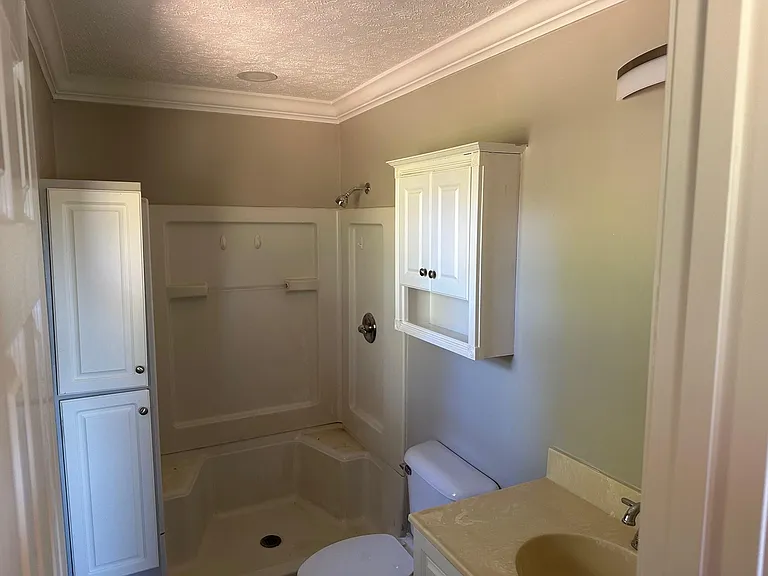 2424 Southview Dr — Photo 9