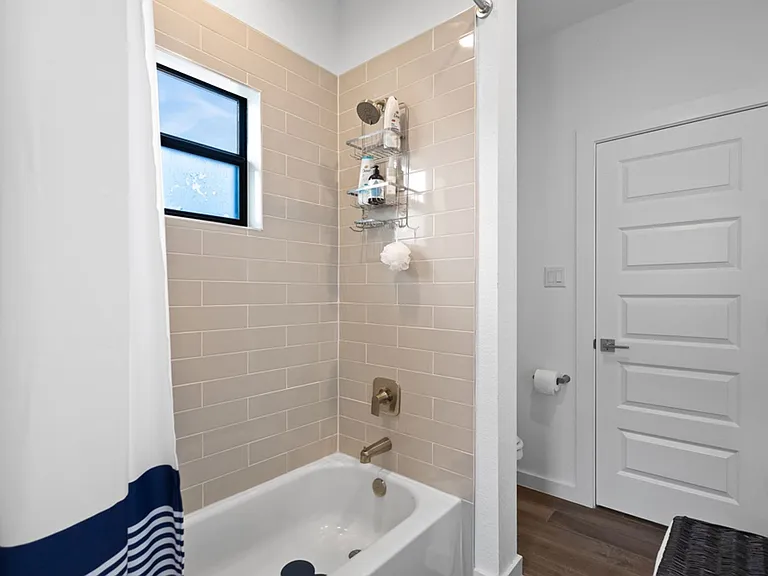 918 N Olive St — Photo 15