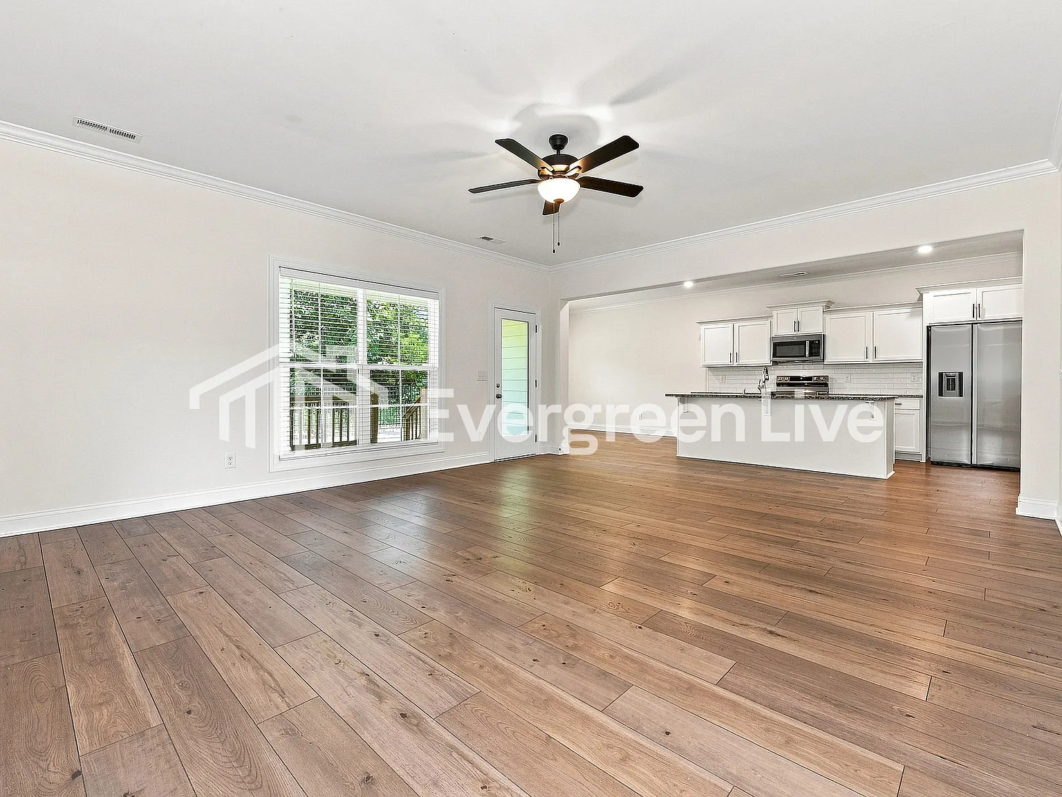 4 bed, 2.5 bath, 1924 sqft, $2,145 — Photo 2