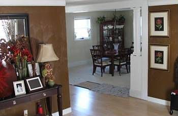 3rd image of 1569 Cowand Ave