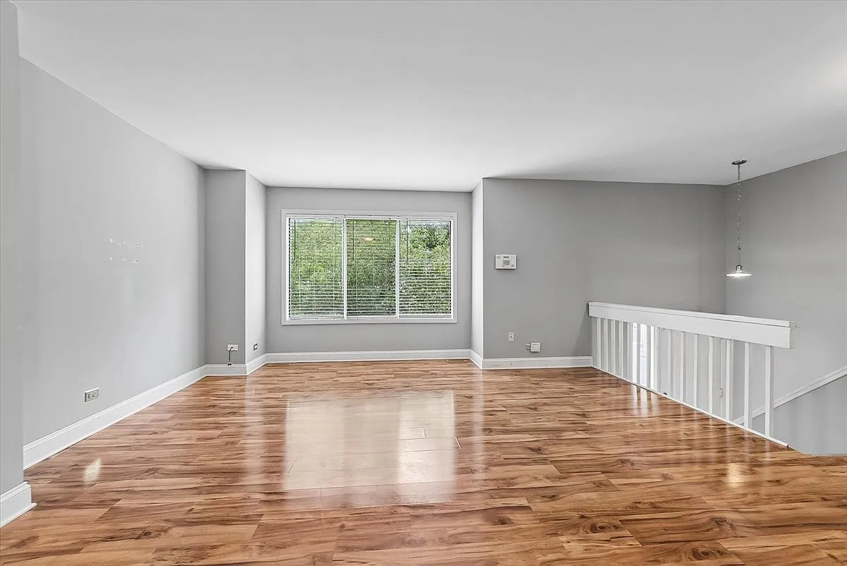 2 bed, 2.5 bath, 1903 sqft, $2,350 — Photo 2