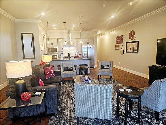4th image of 510 13th St #205