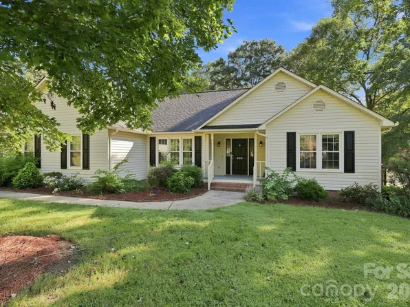 303 N Deerfield Cir, Salisbury, NC 28147