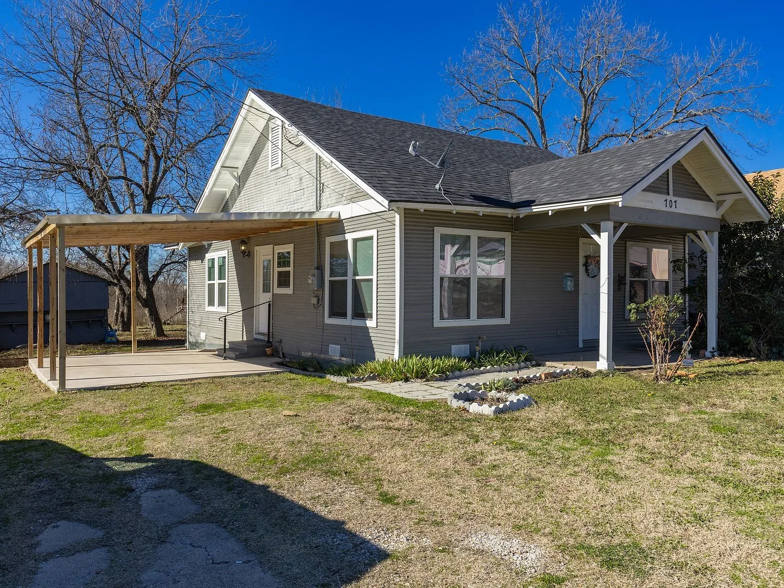 3 bed, 2.0 bath, 1200 sqft, $1,700 — Photo 2