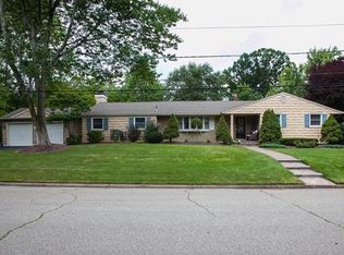4 Wayne Ct, Edison, NJ 08820