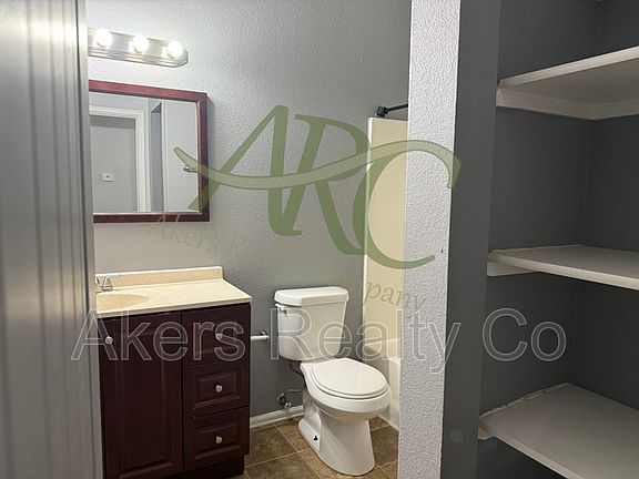 5th image of 741 E Laporte Dr