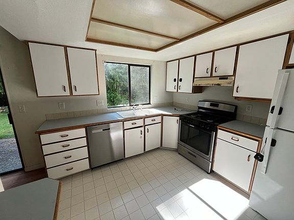 5th image of 8211 Winchester Ct NW