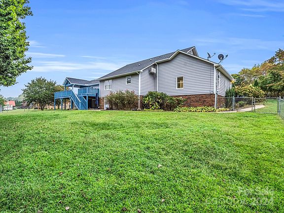 4th image of 219 Weatherstone Dr