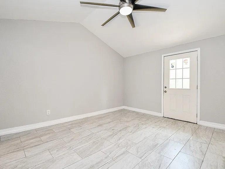5811 Greencraig Dr — Photo 8