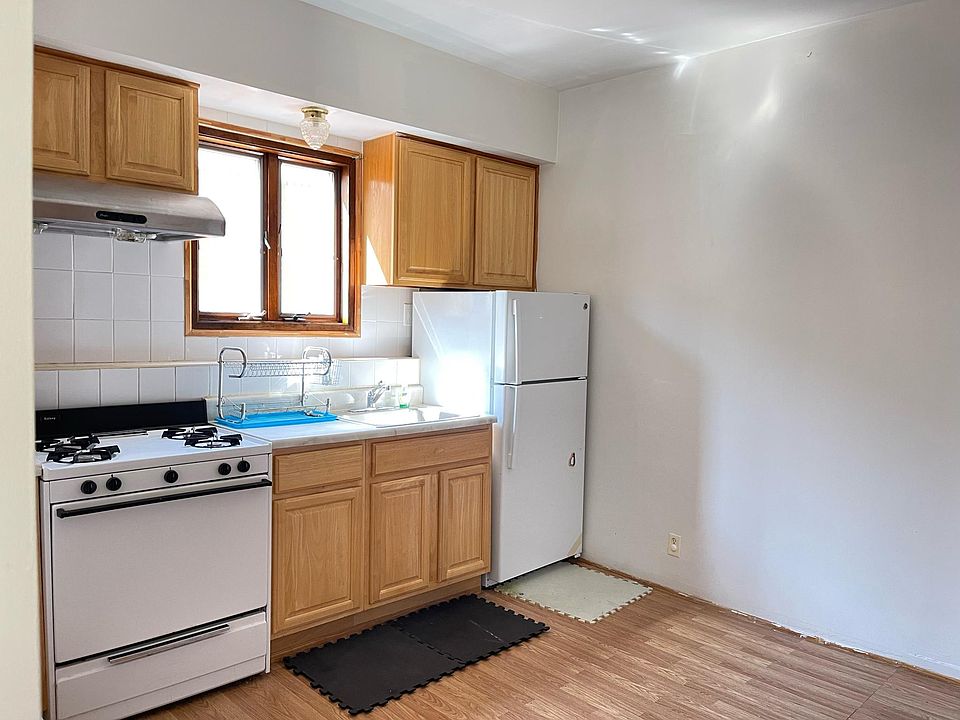 2nd image of 2585 E 21st St #2-F