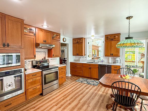 4th image of 487 3rd St