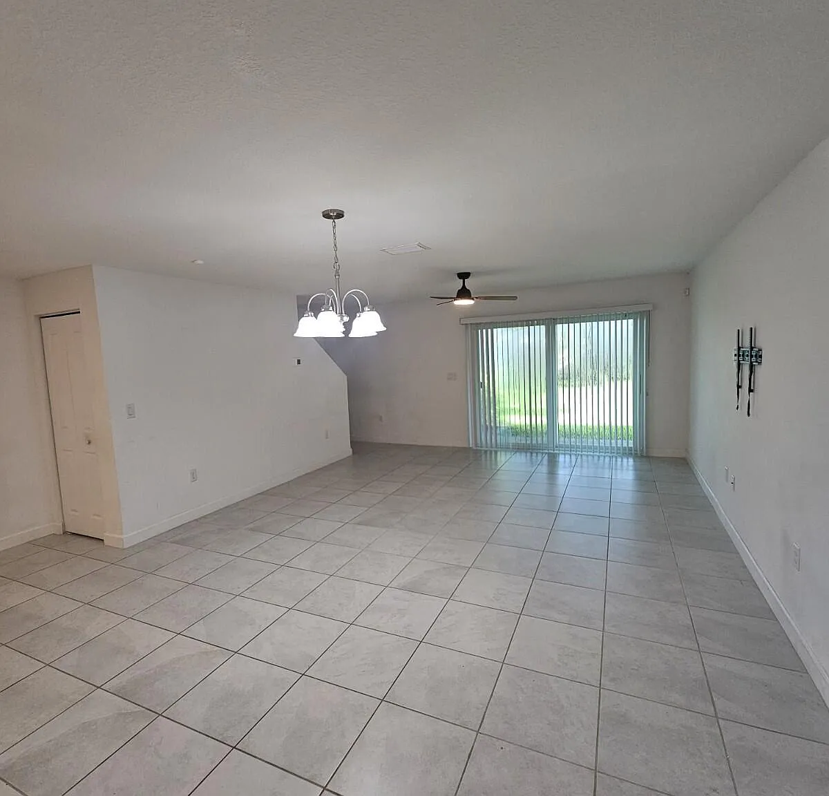 4 bed, 2.5 bath, 1920 sqft, $3,150 — Photo 2