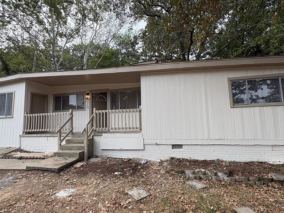 818 W F Ave