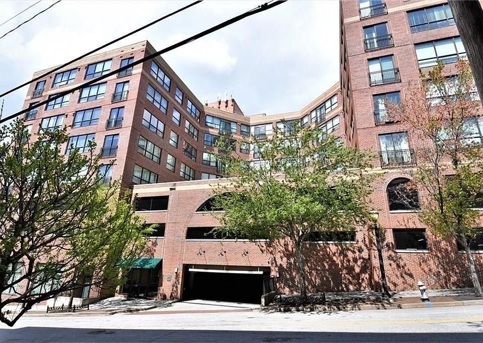 1st image of 115 W Peachtree Pl NW Unit 419