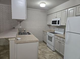 961 22nd Ave APT 6, Coralville, IA 52241